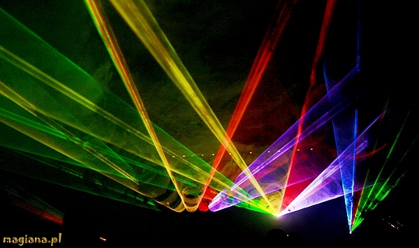 pokaz laserow
